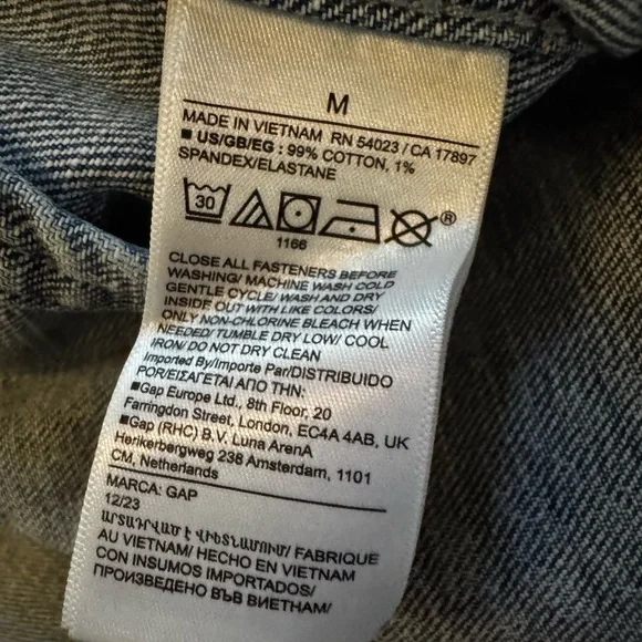 GAP Women’s Collarless Frayed Icon Cropped Denim Jean Jacket Size Medium - Picture 9 of 11